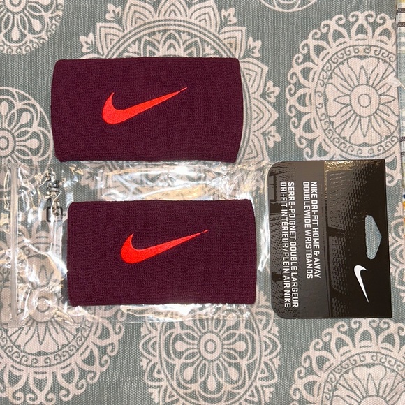 Maroon Nike sweatbands - Picture 1 of 4